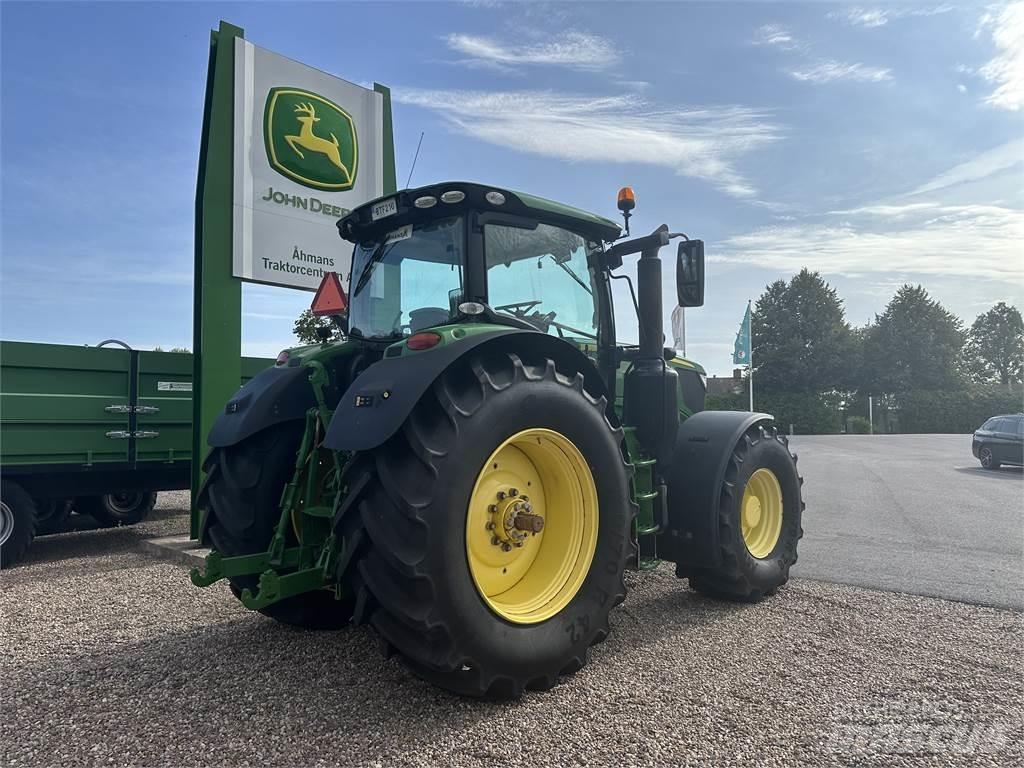 John Deere 6215R Traktorit