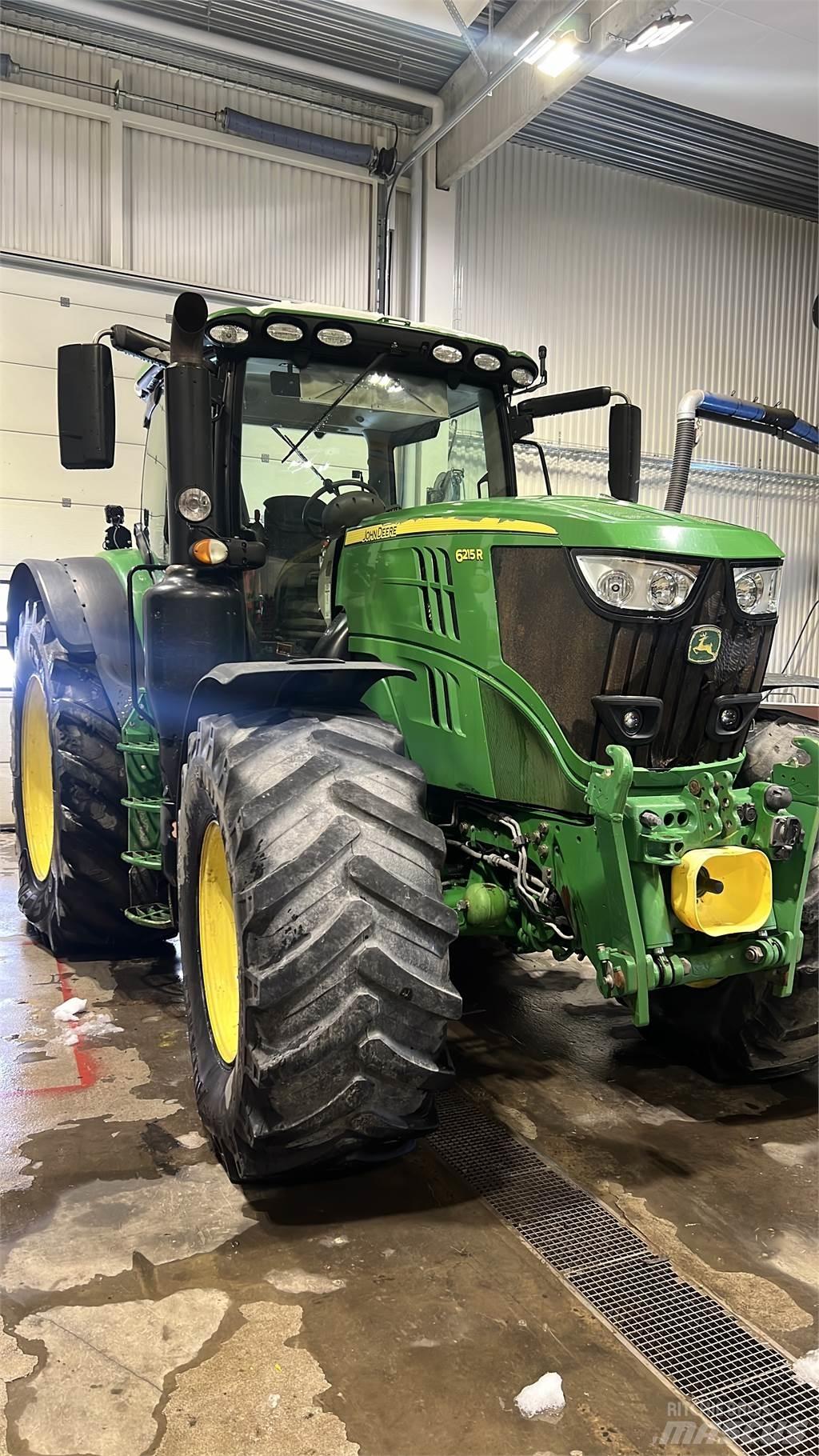 John Deere 6215R Traktorit