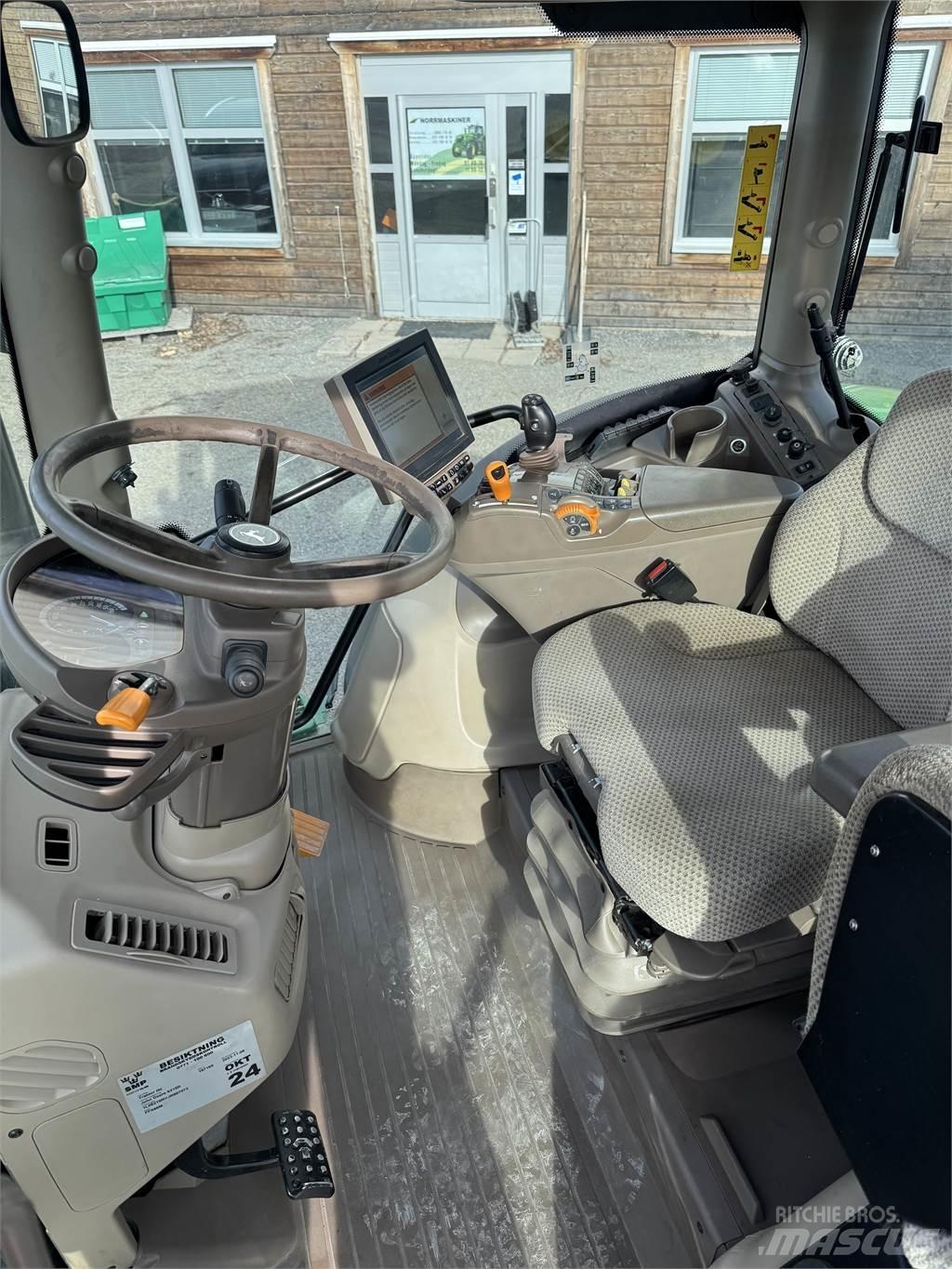 John Deere 6215R Traktorit