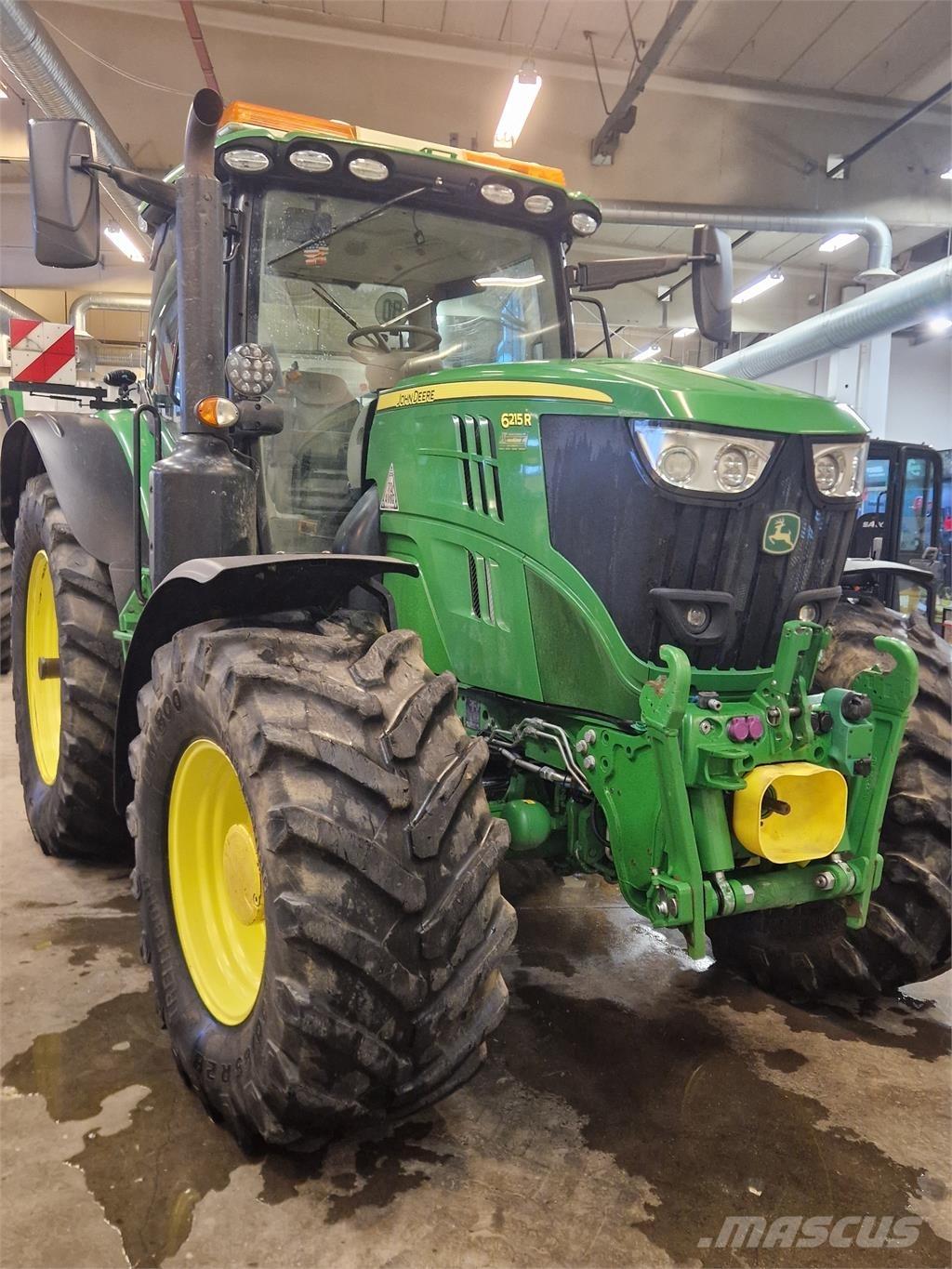 John Deere 6215R Traktorit