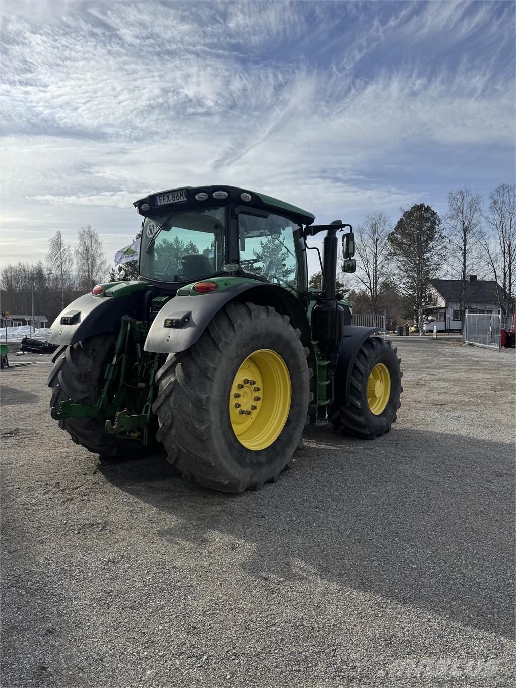 John Deere 6215R Traktorit