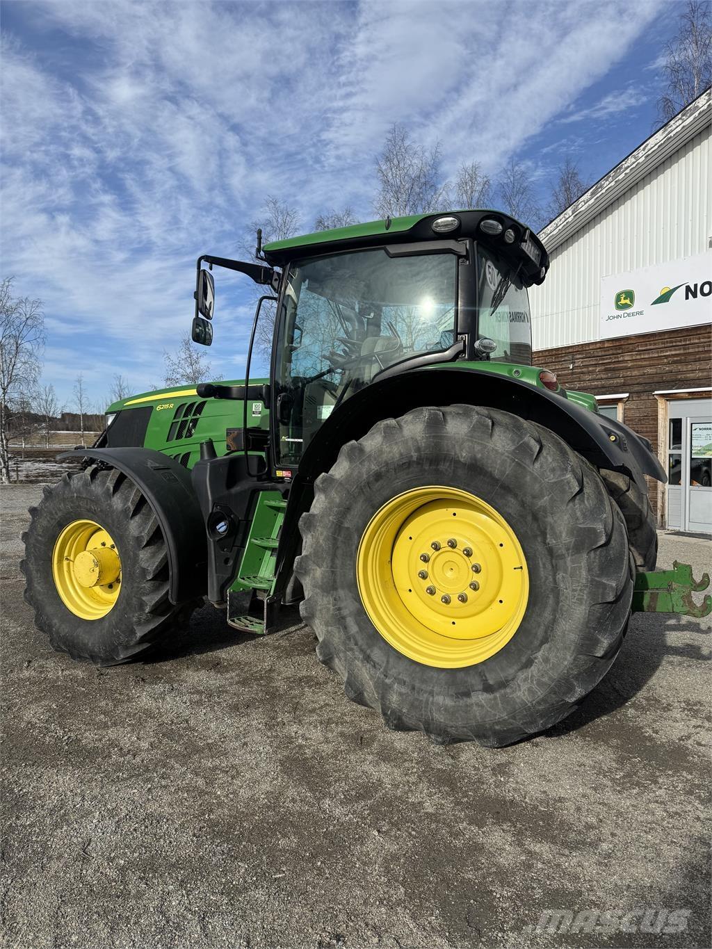 John Deere 6215R Traktorit