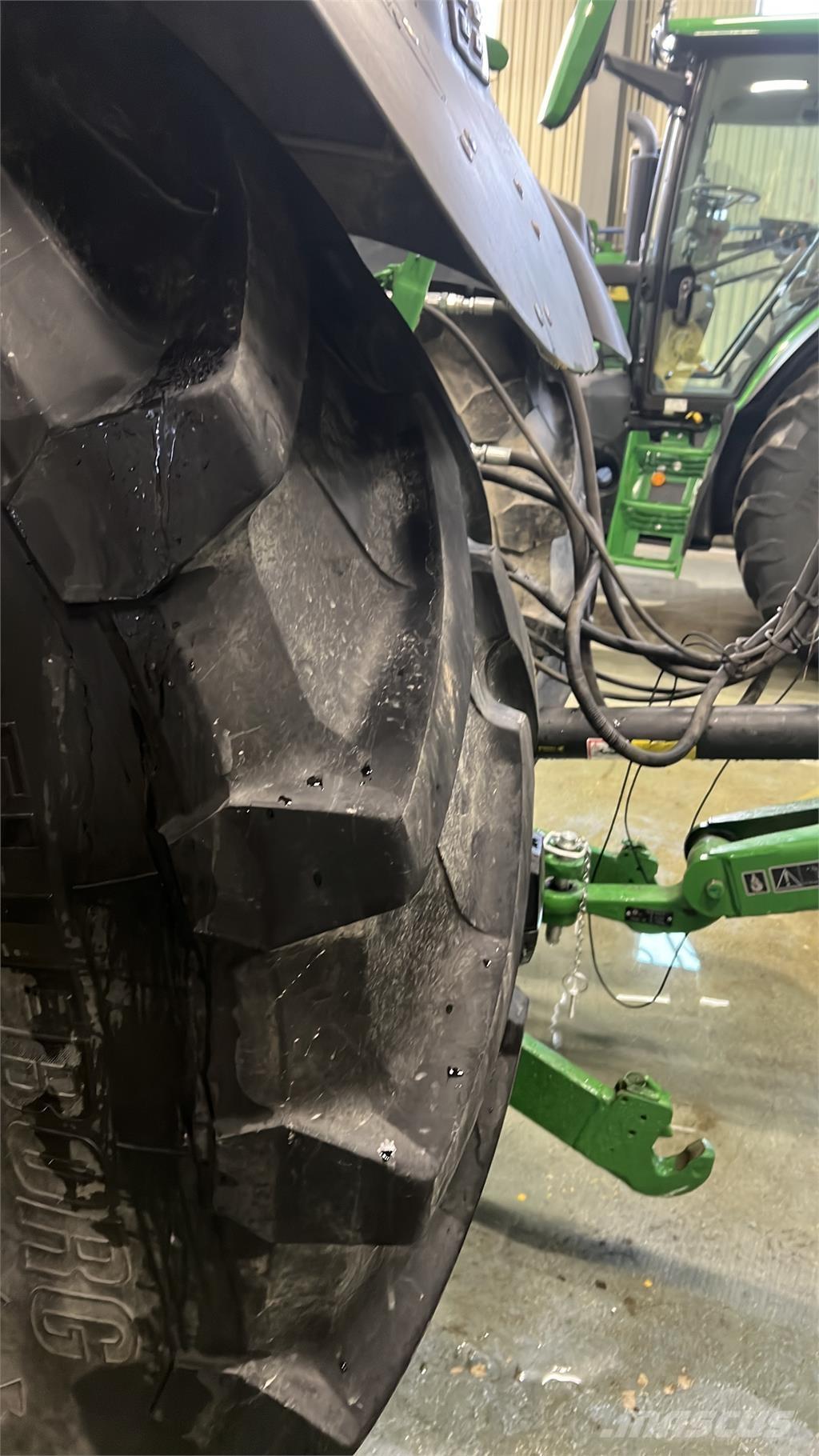 John Deere 6215R Traktorit