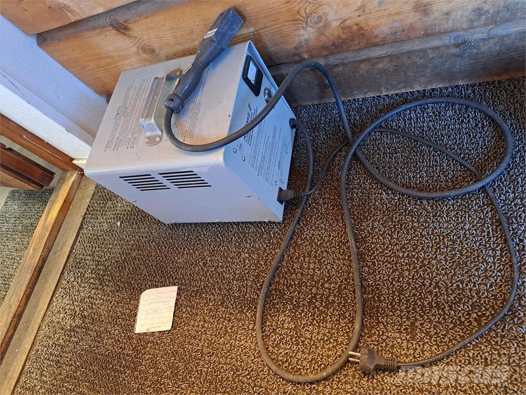 John Deere TE Gator Päältäajettavat ruohonleikkurit