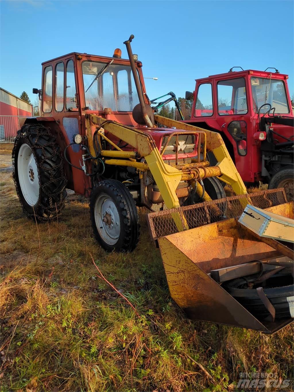 Massey Ferguson 135 Traktorit
