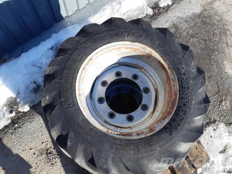  TRAKTOR HJUL 10,5/80-18 Renkaat ja vanteet