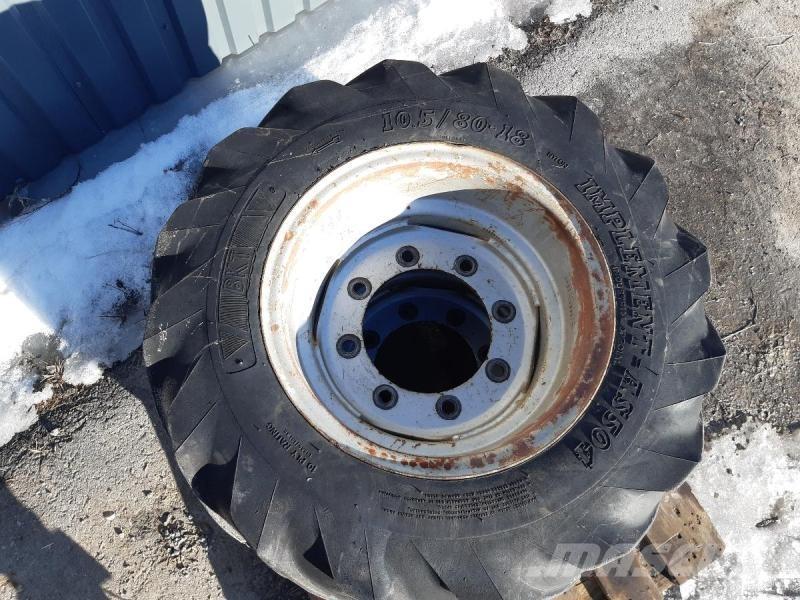  TRAKTOR HJUL 10,5/80-18 Renkaat ja vanteet