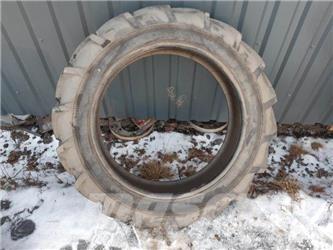  TRAKTORDÄCK 8,3-24 6PLY Renkaat ja vanteet