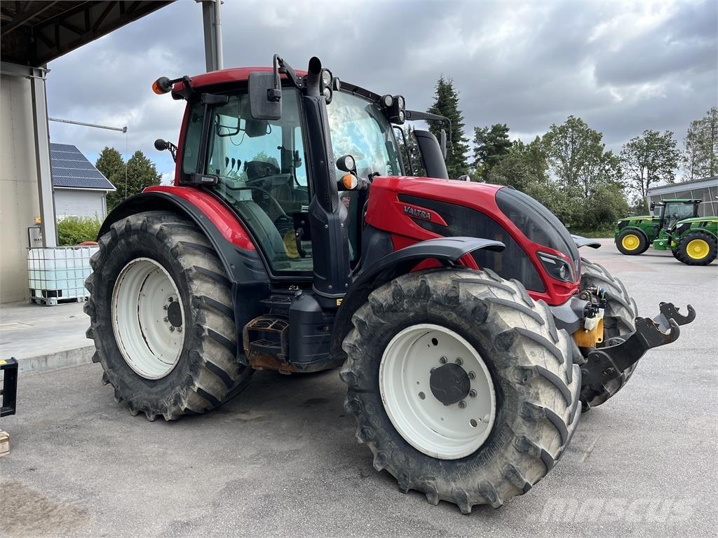 Valtra N174 Traktorit