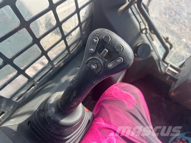 Bobcat T76 Liukuohjatut kuormaajat