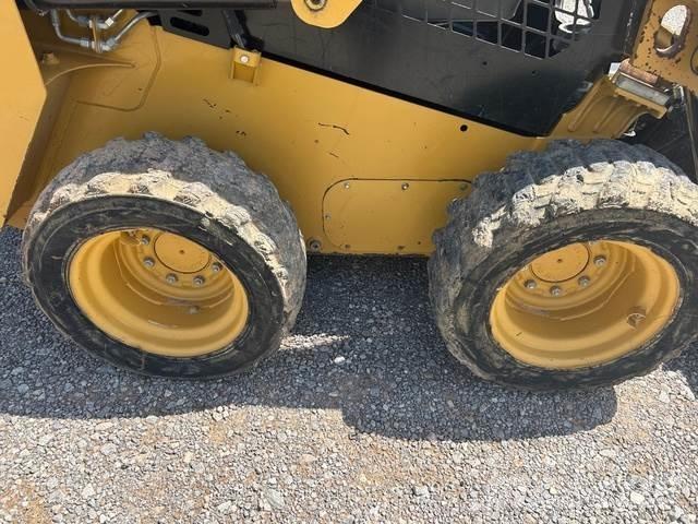 CAT 232D Renkaat ja vanteet