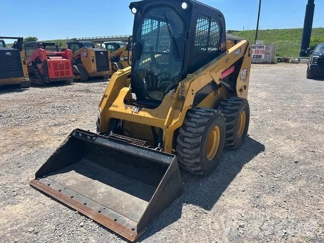 CAT 236D3 Renkaat ja vanteet