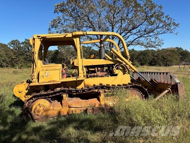 CAT D6D Telaketjupuskutraktorit