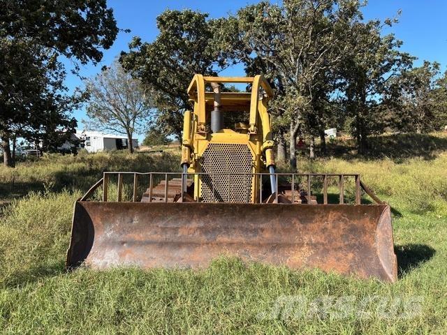 CAT D6D Telaketjupuskutraktorit