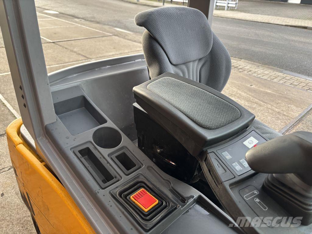 Jungheinrich EFG 320 Sähkötrukit