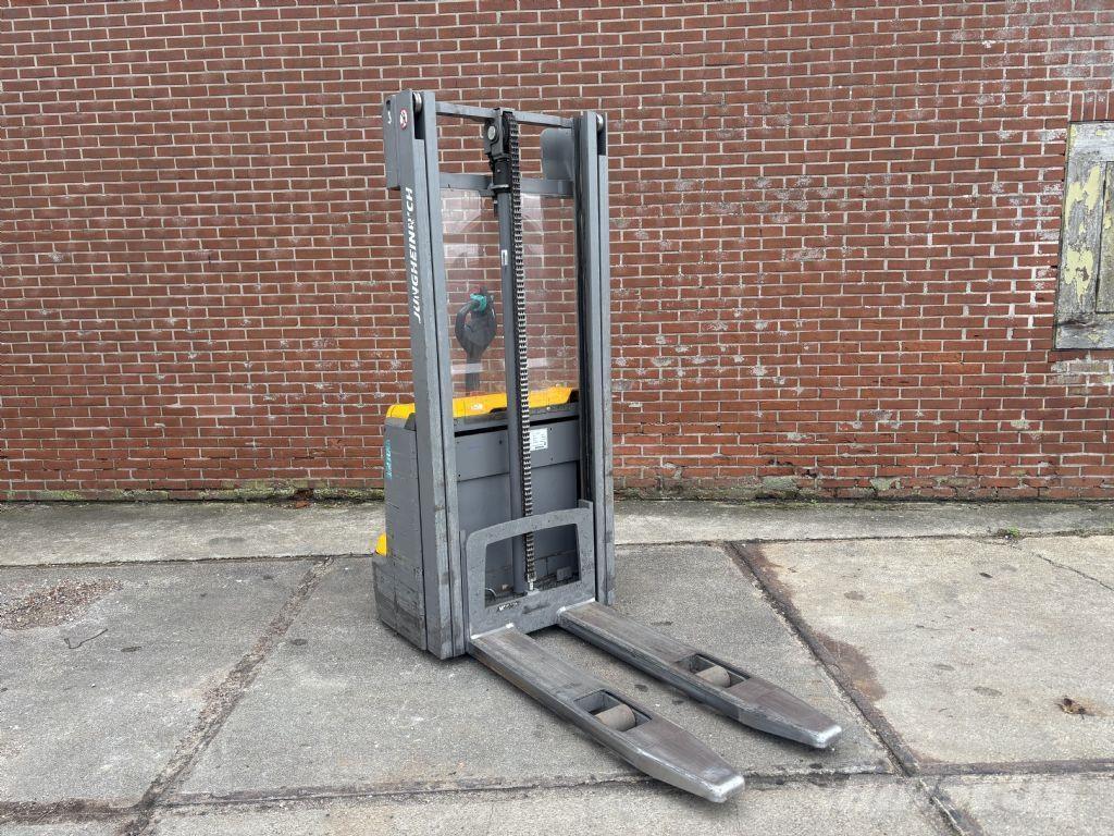 Jungheinrich EJC 112 Käyden ajettavat pinoamistrukit