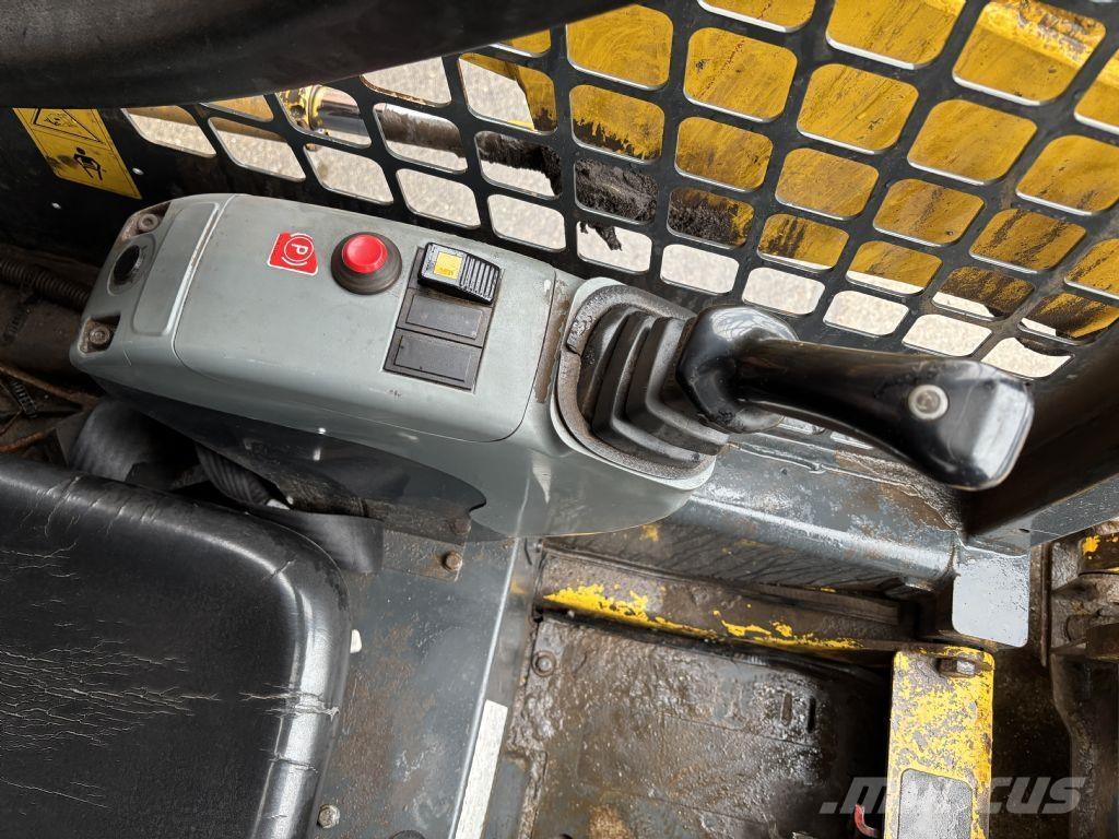 Komatsu SK510 Liukuohjatut kuormaajat