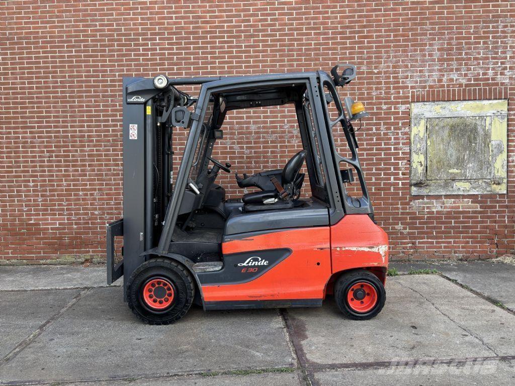 Linde E30-01 Sähkötrukit