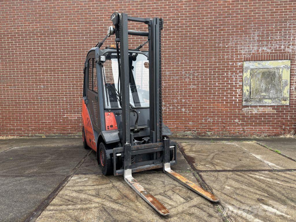 Linde H25T-01 Nestekaasutrukit
