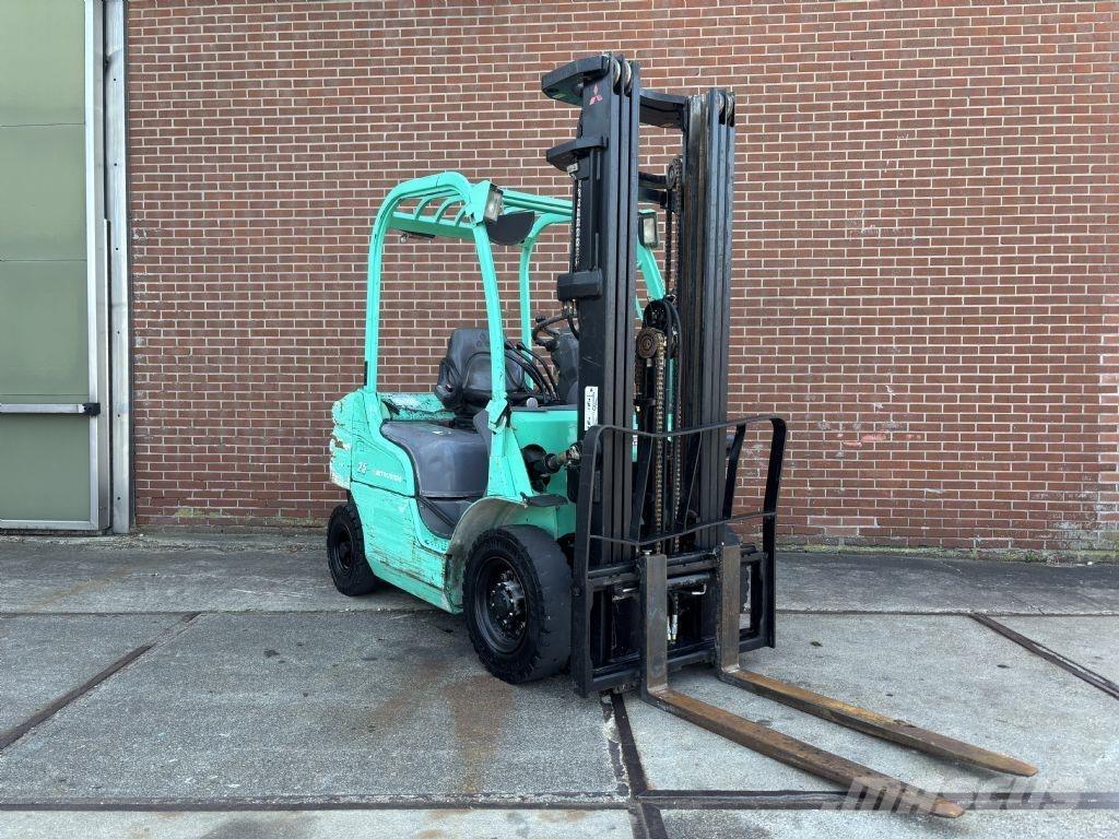 Mitsubishi FD25N Dieseltrukit