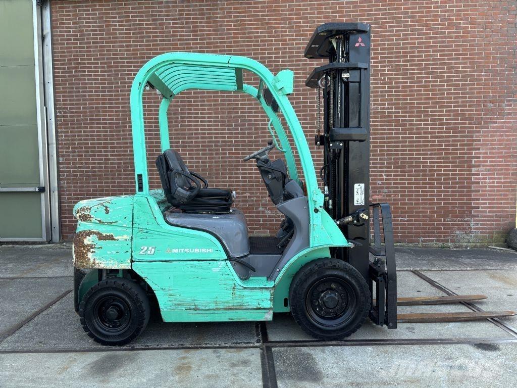 Mitsubishi FD25N Dieseltrukit