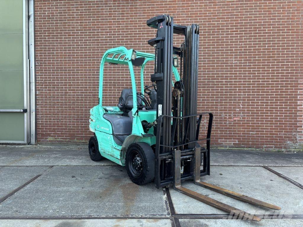 Mitsubishi FD25N Dieseltrukit