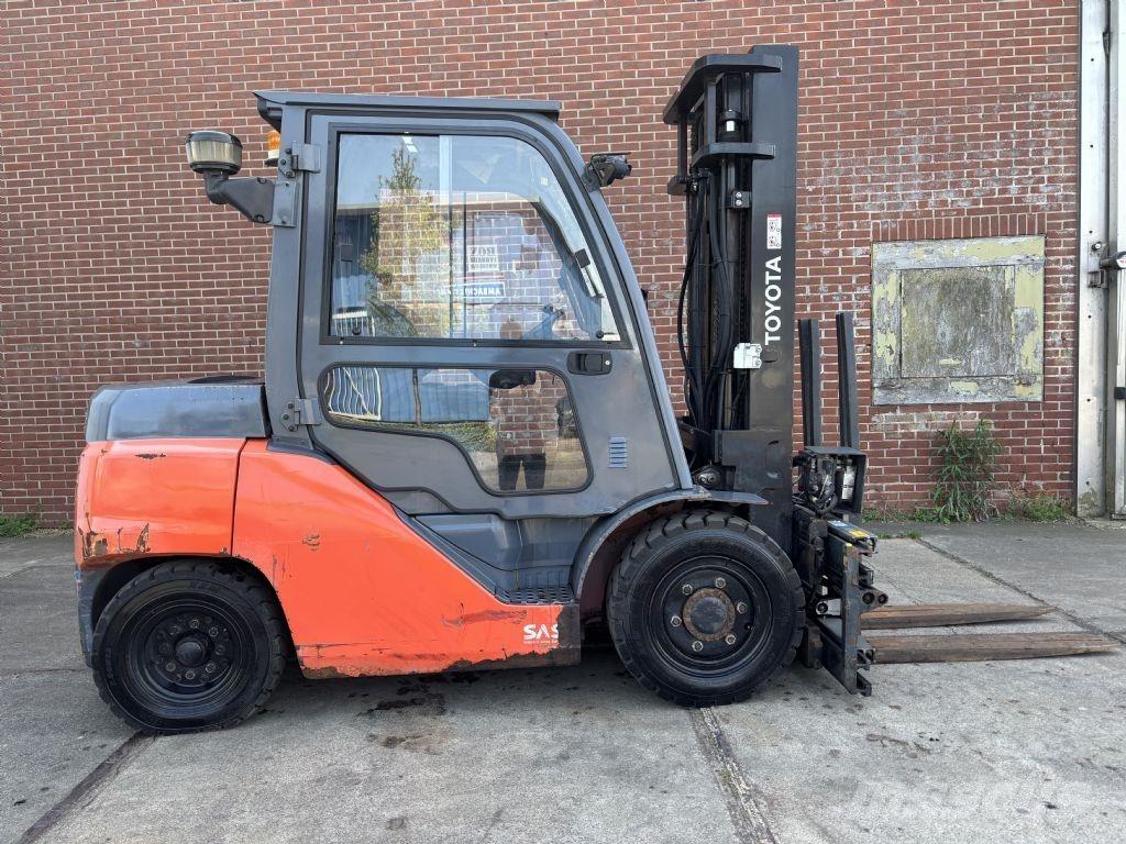 Toyota 40- 8FD40N Dieseltrukit