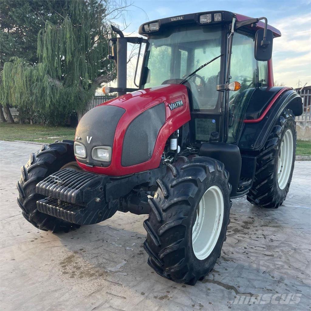 Valtra N92 Traktorit