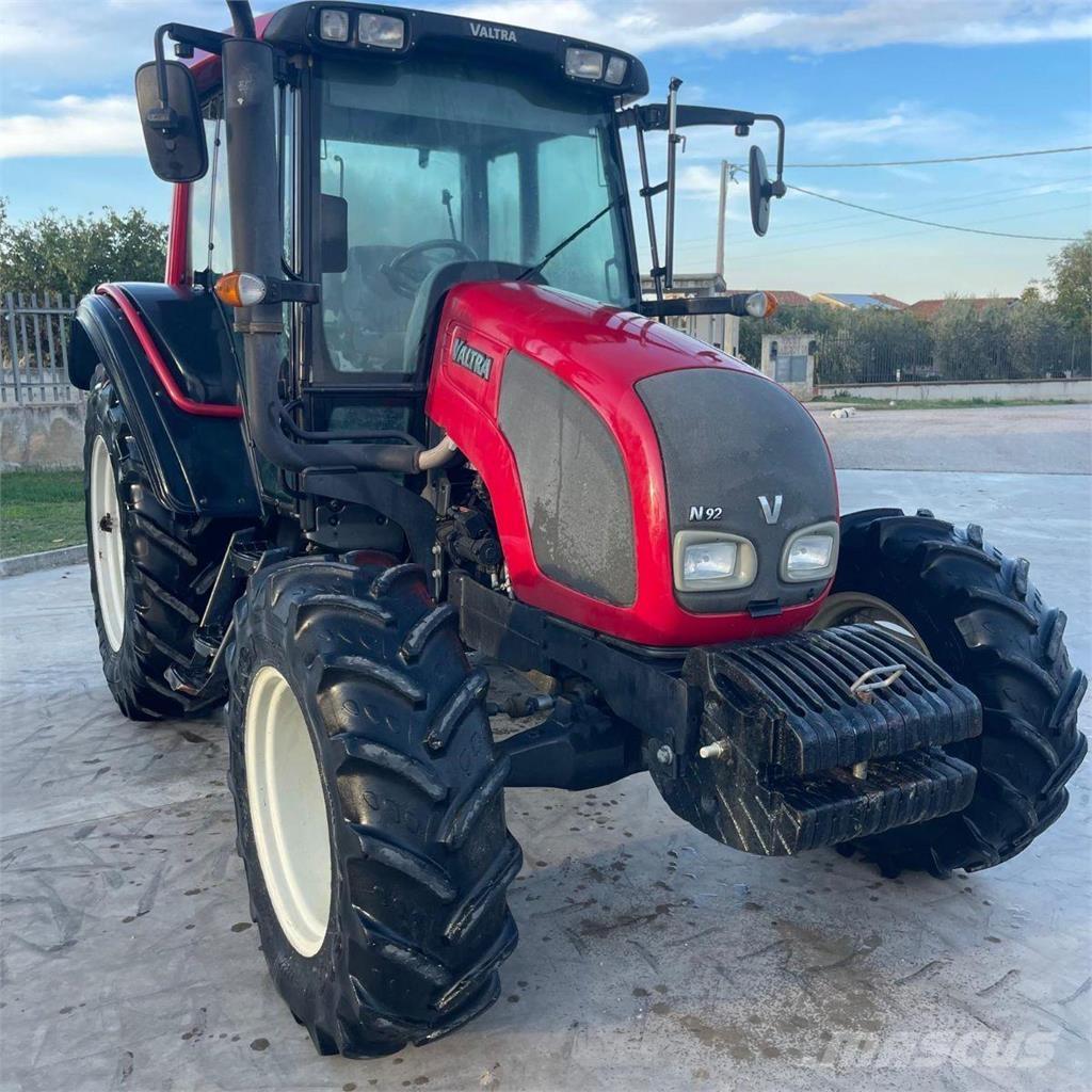 Valtra N92 Traktorit