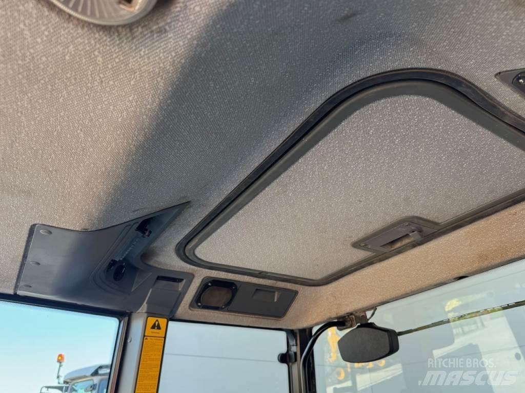 Ford 8240 SLE Traktorit