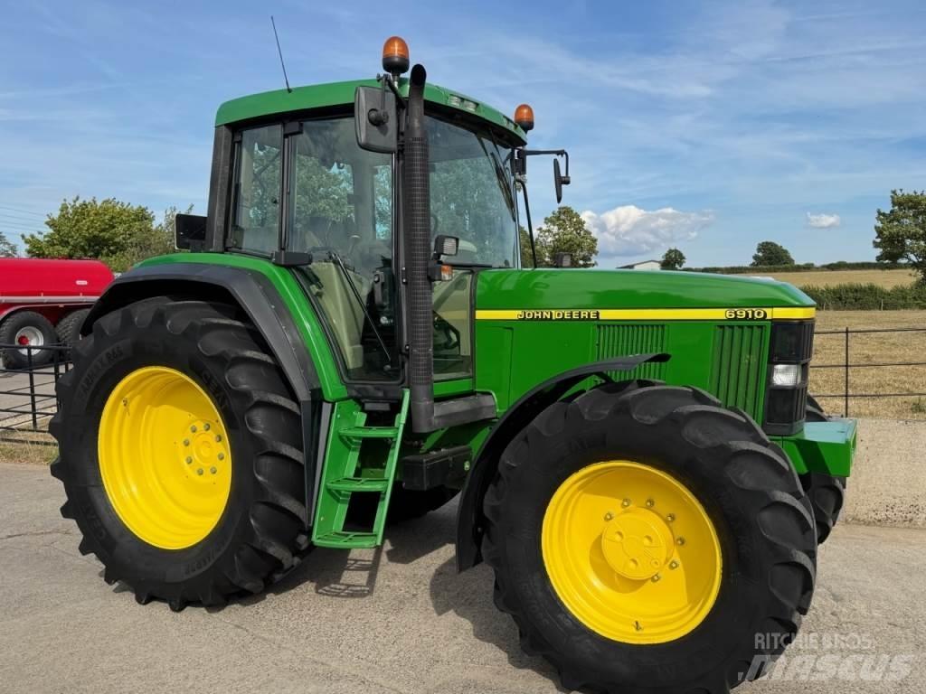 John Deere 6910 Traktorit