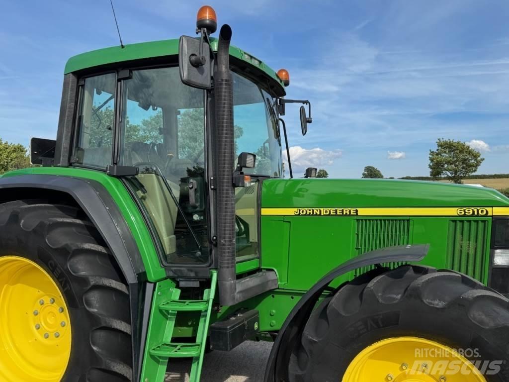 John Deere 6910 Traktorit