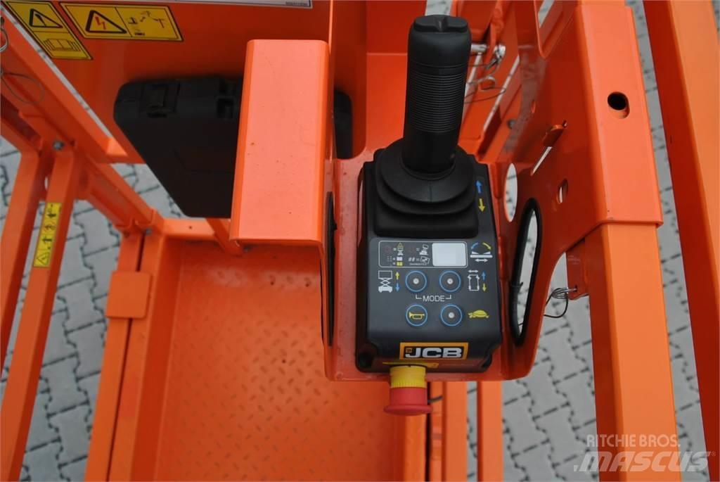 JCB S1530E Saksilavat