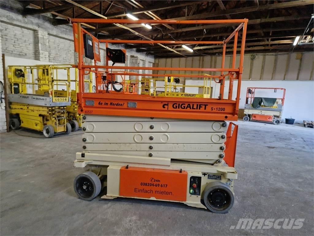 JLG 10 RS Saksilavat