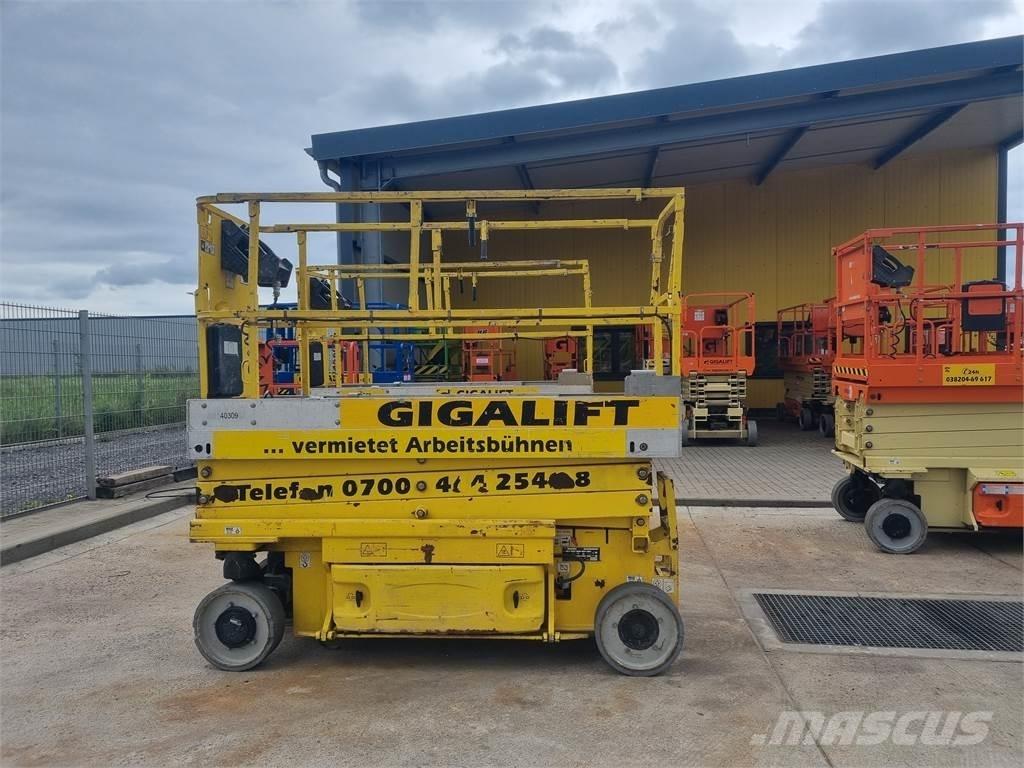 JLG 2030 ES Saksilavat
