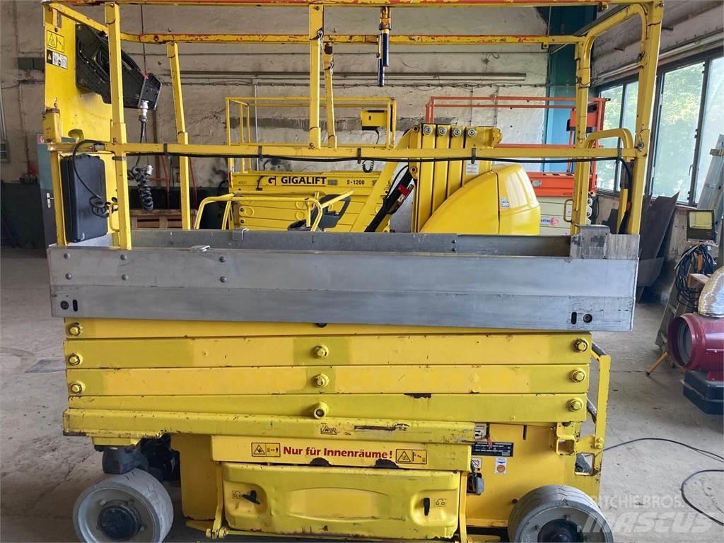 JLG 2630 ES Saksilavat