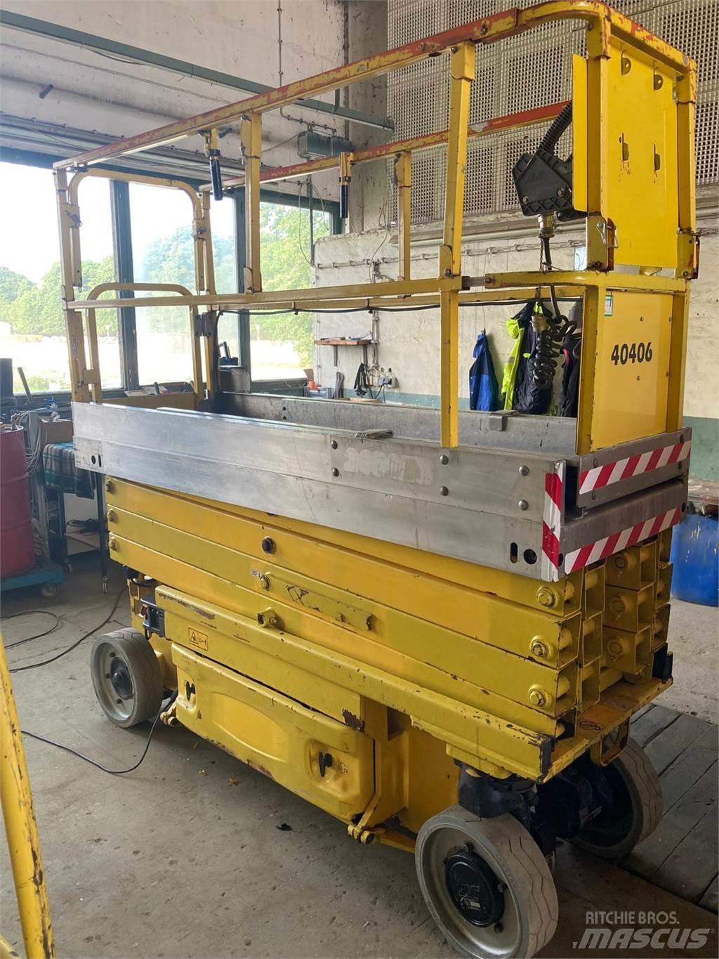 JLG 2630 ES Saksilavat