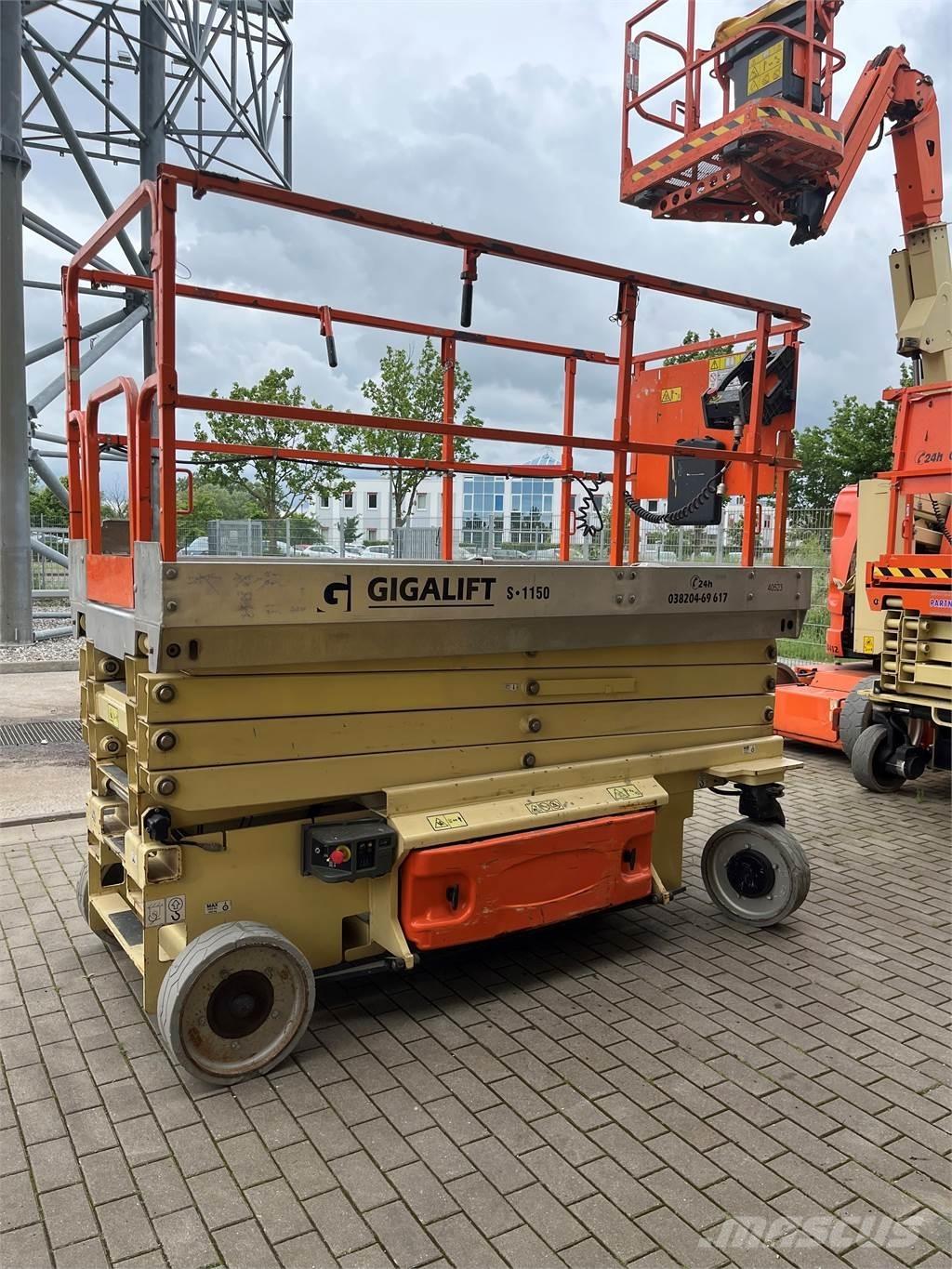 JLG 3246 ES Saksilavat