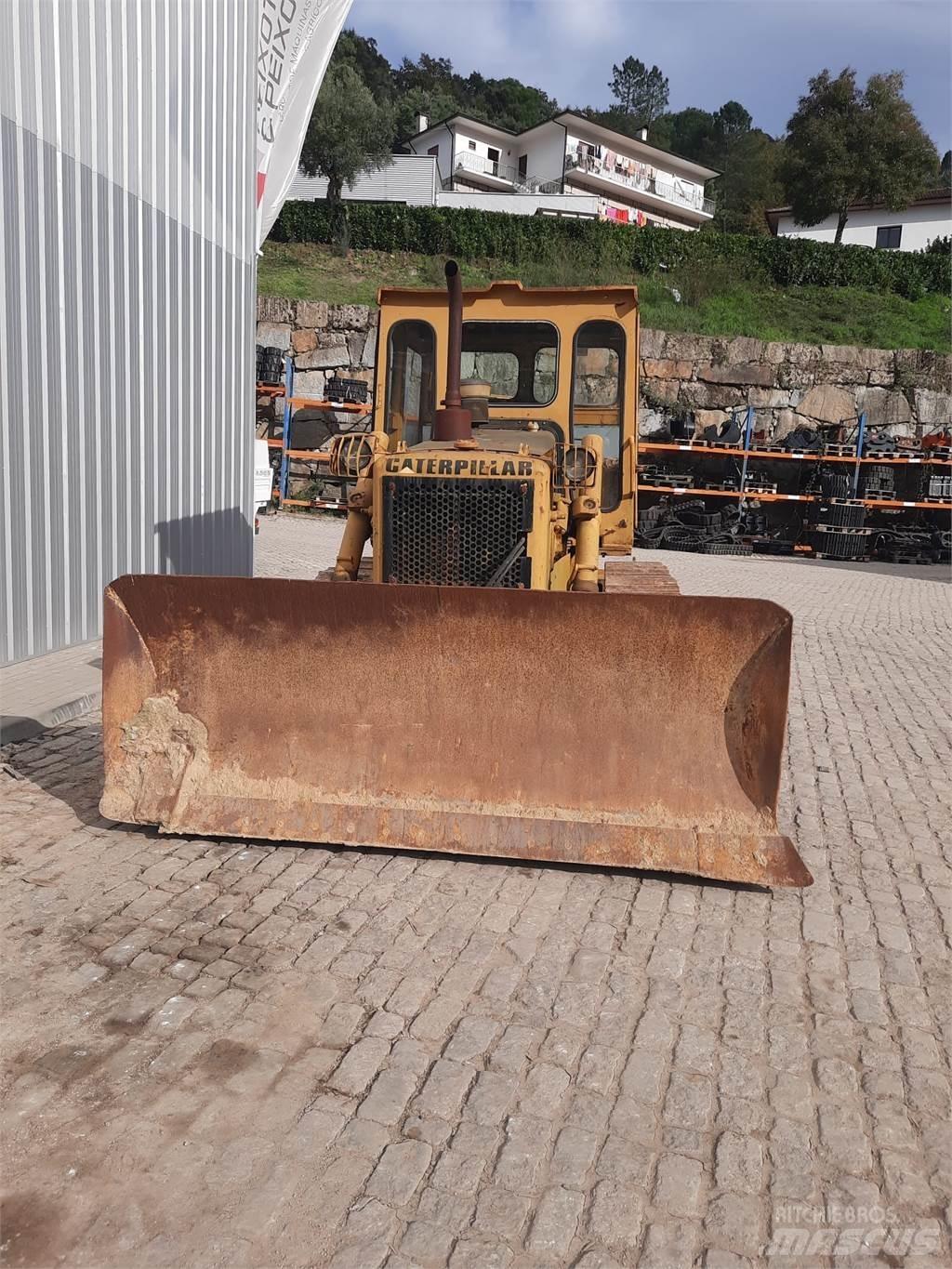CAT D5B Putkenlaskijat