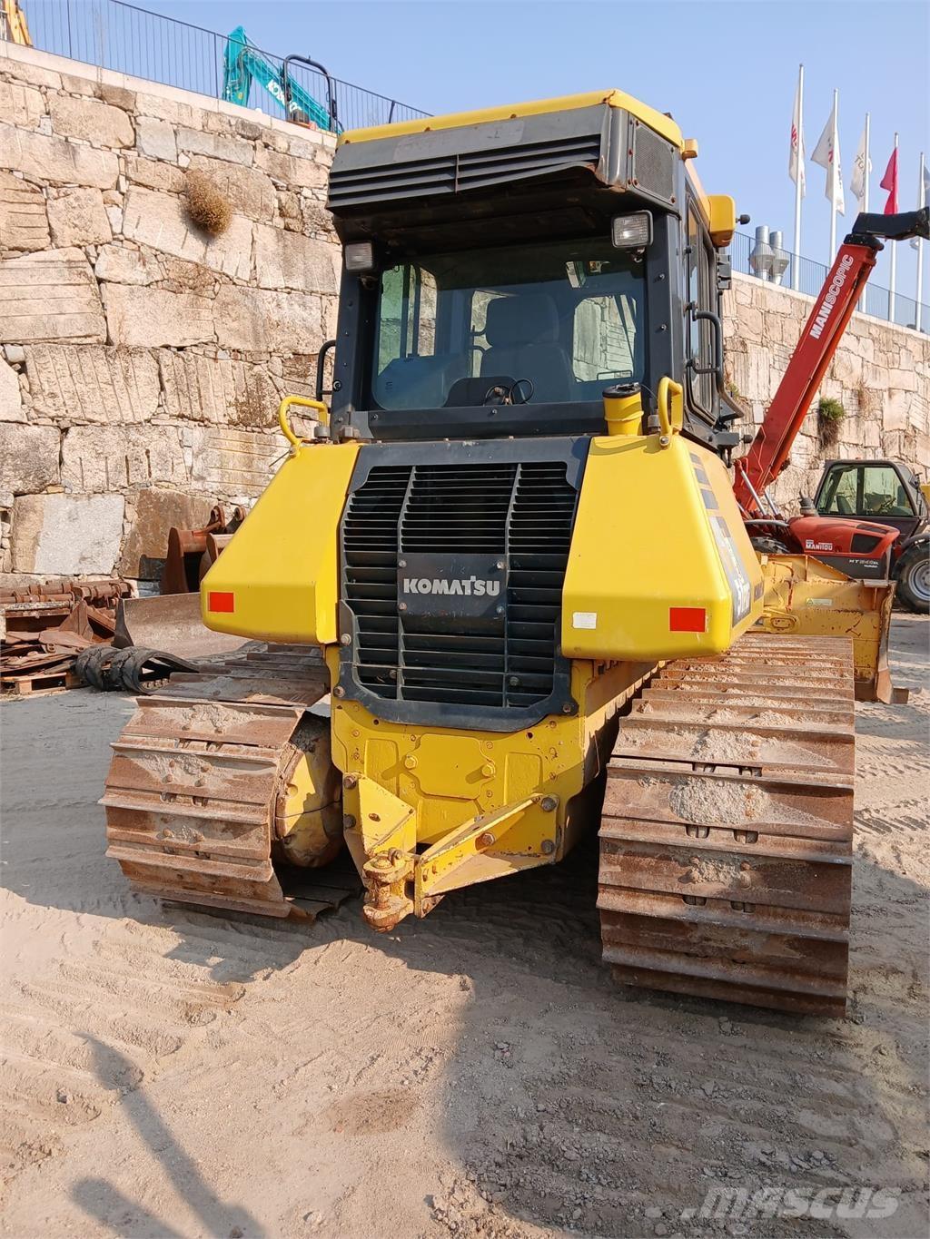 Komatsu D51PXI-22 Putkenlaskijat
