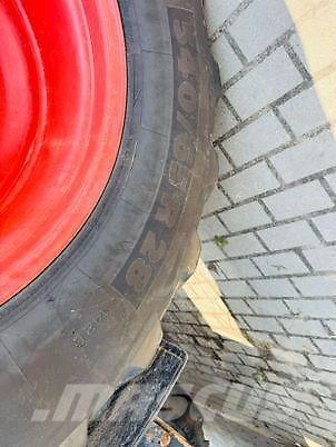 CLAAS ARION 640 Traktorit