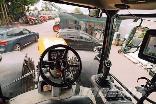 JCB FASTRAC 4220 Traktorit