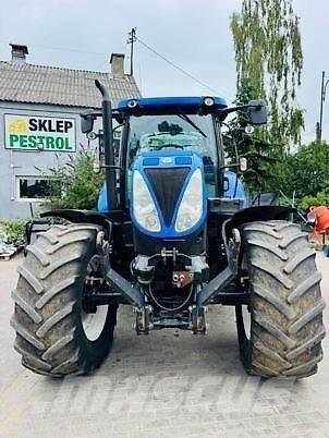 New Holland T7.210RC Traktorit