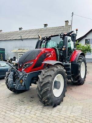 Valtra T154 Traktorit