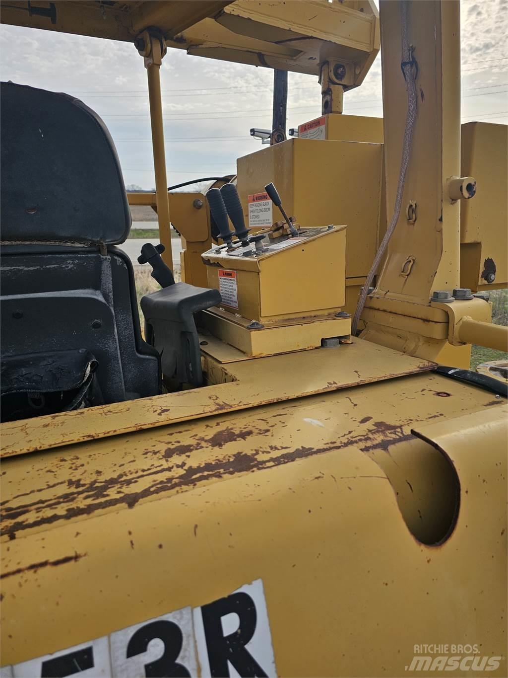 CAT D5N LGP Telaketjupuskutraktorit