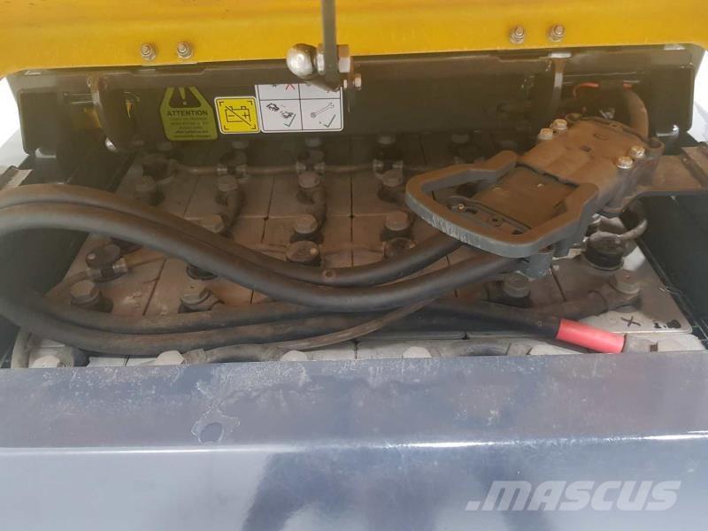 Aisle-Master 15NE RENTAL Kapeakäytävätrukit