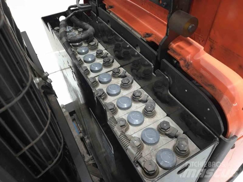 BT SPE135S Käyden ajettavat pinoamistrukit