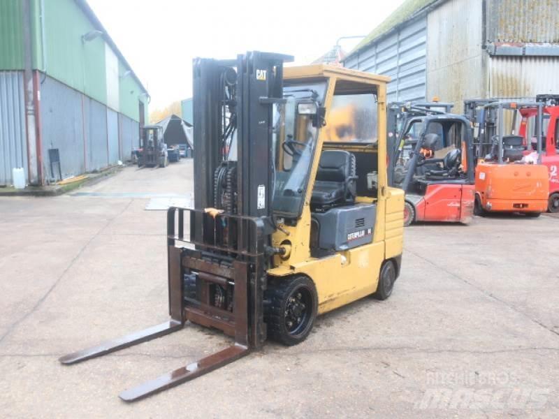 CAT GC30 Nestekaasutrukit