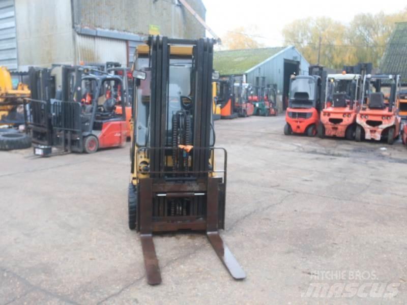 CAT GC30 Nestekaasutrukit