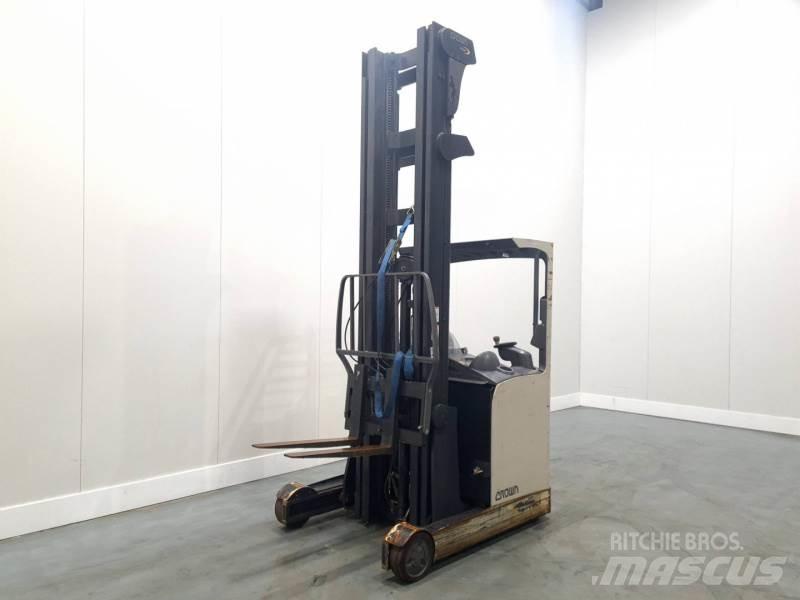 Crown ESR4500 Työntömastotrukit